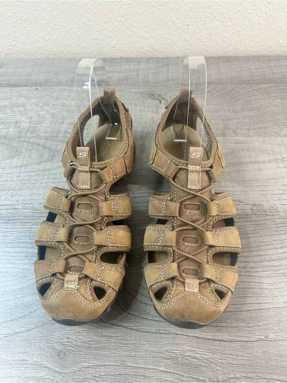 Skechers Tan Suede Closed-Toe Outdoor Fisherman Sandals Women’s Size 9